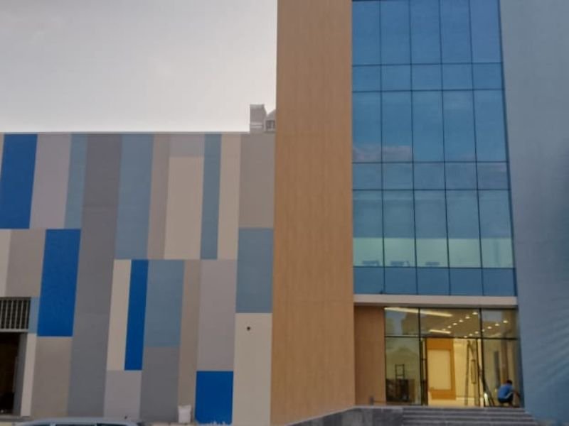 واجهه مدرسة مؤسسة العسيرى
