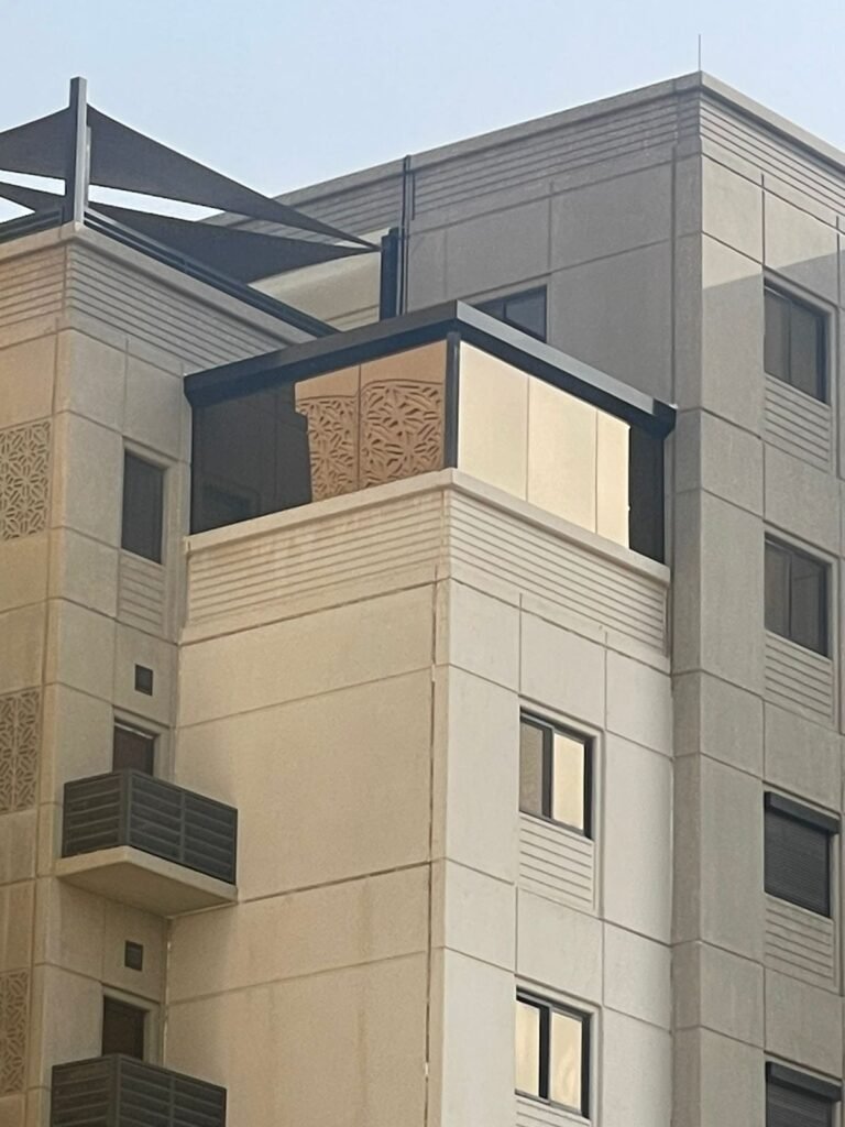 تشطيب غرف زجاجية في جدة